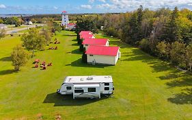 Baywatch Lighthouse Cottages & Motel